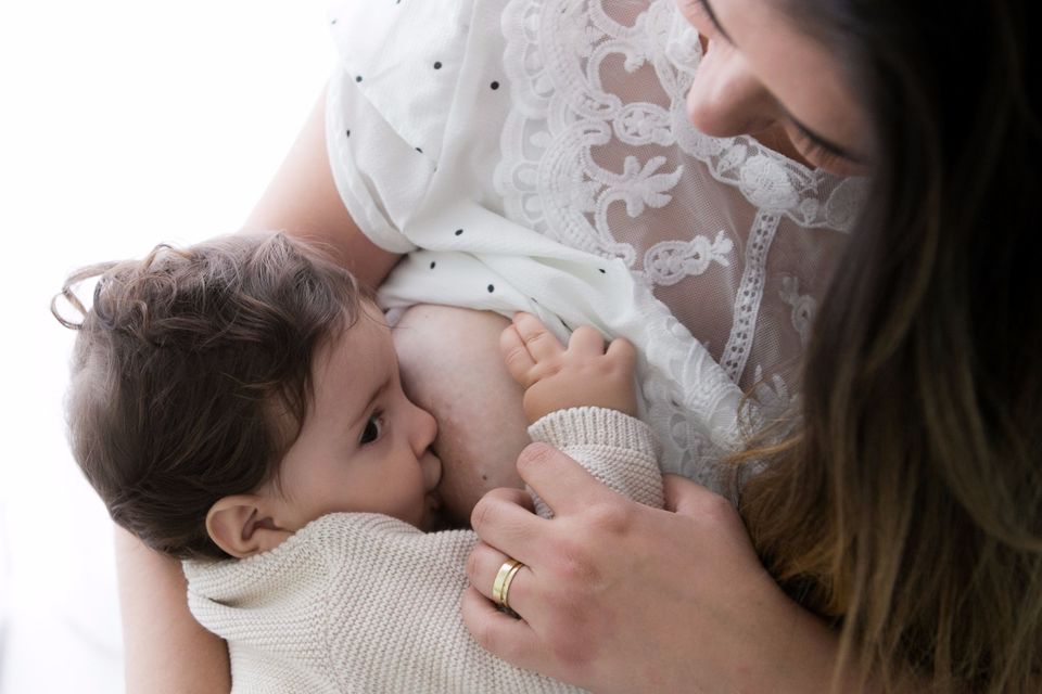 Amamentação: primeiros passos. Por Dra. Karla de Oliveira – Médica Pediatra CRM 14398 RQE 8137 Amamentação: primeiros passos. Por Dra. Karla de Oliveira – Médica Pediatra CRM 14398 RQE 8137